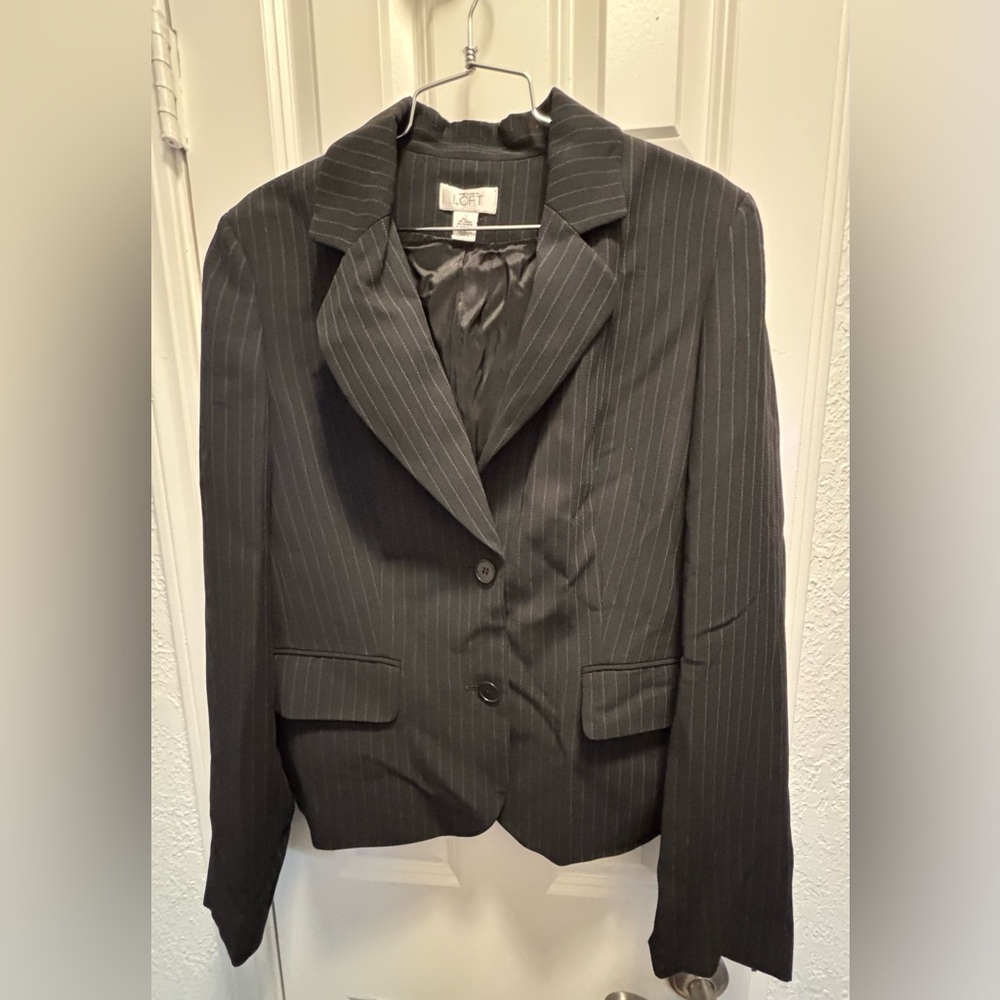 Ann Taylor Loft Pinstripe Blazer business 
Size 12
Color black and white